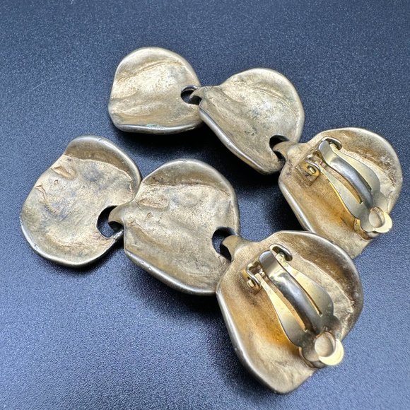 Vintage gold tone frosted Long Wavy Drop Clip on Earrings - Picture 7 of 7